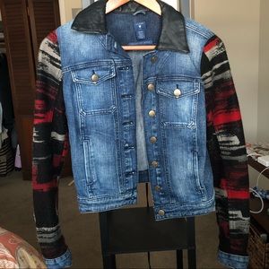 Guess Jean jacket with pattern sleeves